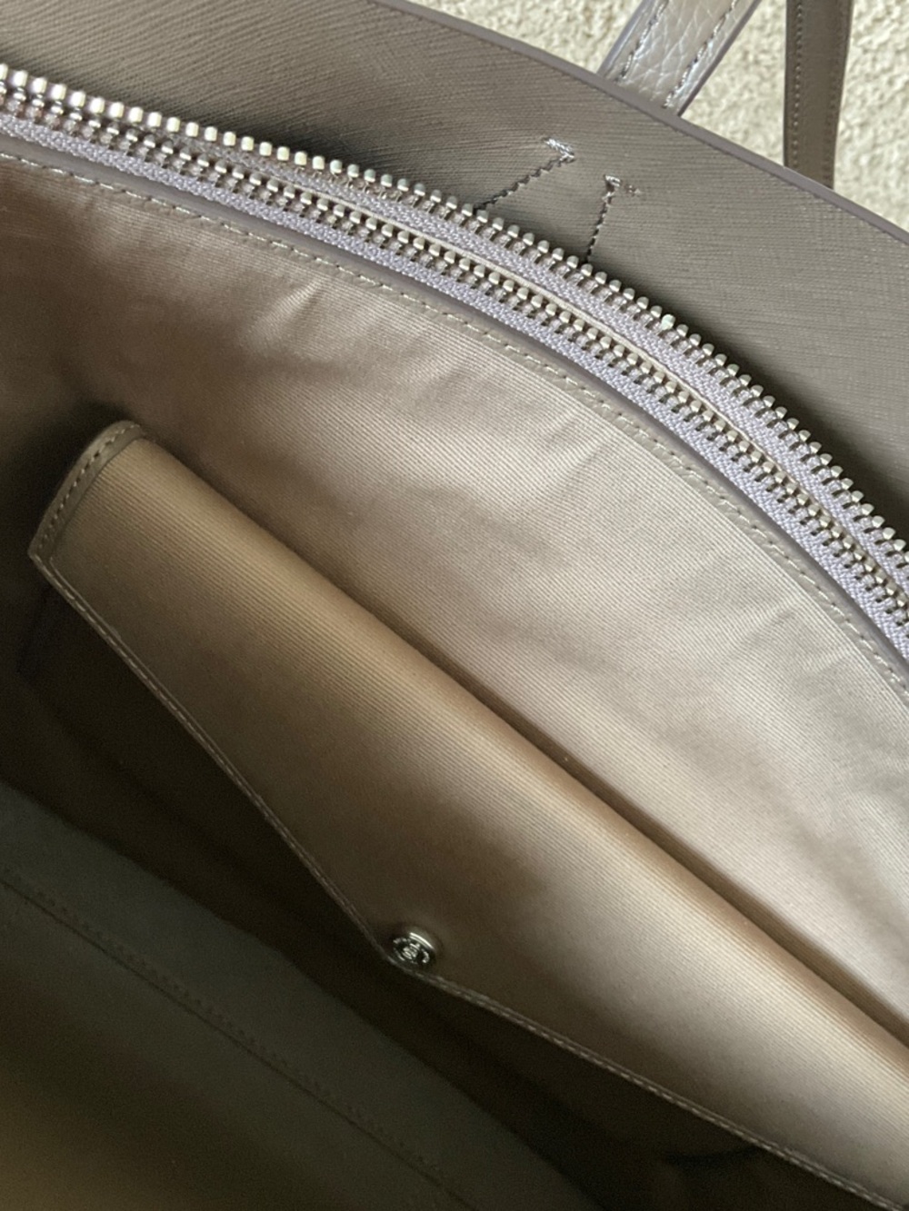 Tory Burch Taupe Leather Perry Tote - Picture 10 of 16